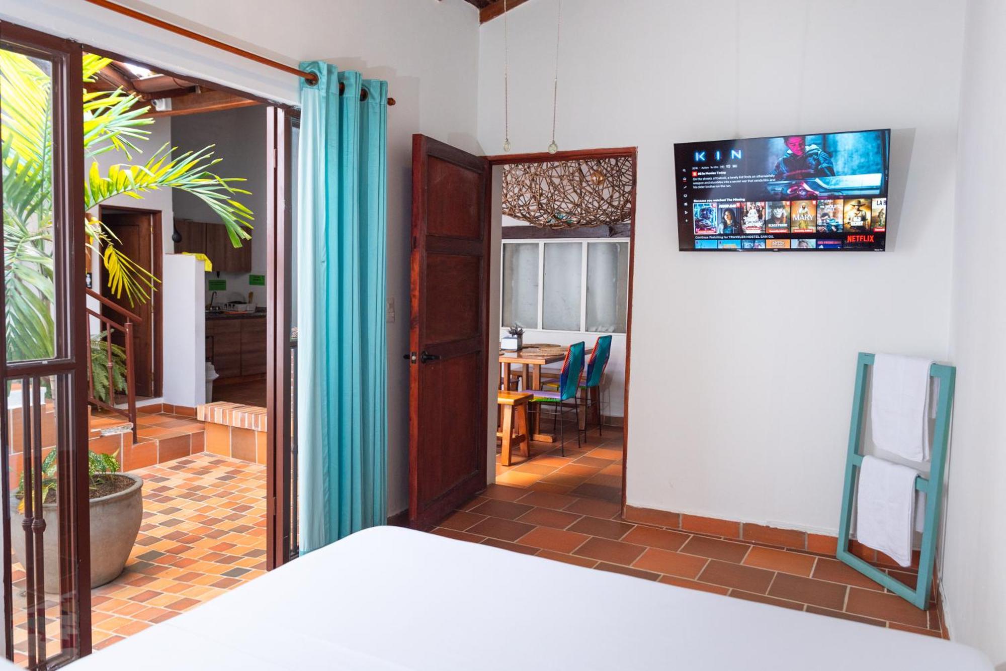Traveler Hostel 圣希尔 外观 照片