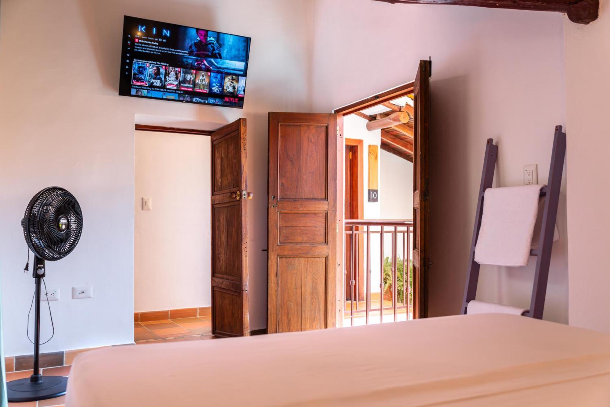Traveler Hostel 圣希尔 外观 照片